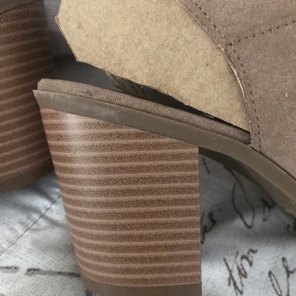 Woman’s Beige sandals with lace up tie - Picture 3 of 5